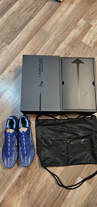 ПодаръОригинални футболни бутонки. Limited edition