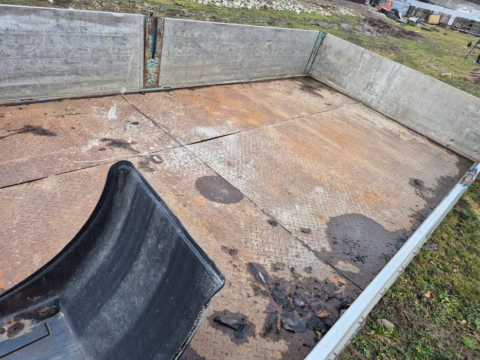 Caroserie metalică !