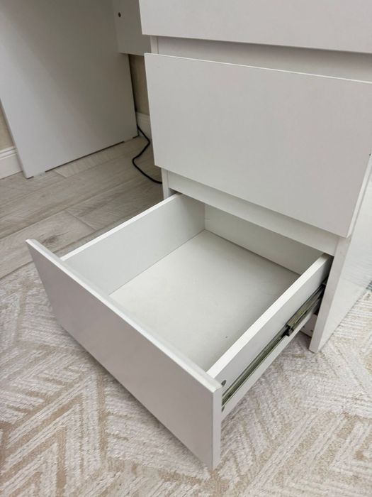 Письменный стол.