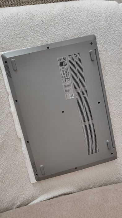 Vand laptop Lenovo IdeaPad 3 15ARE05 pentru piese de schimb
