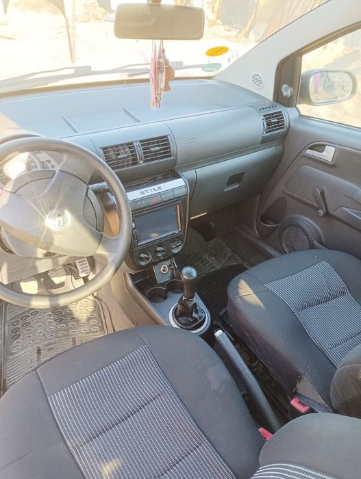 Vând Volkswagen Fox an 2011