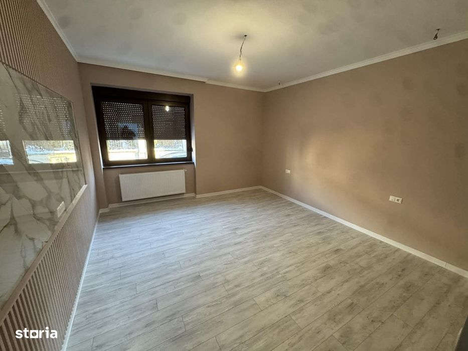 Casa renovata 2 camere + living , zona Piata Mica