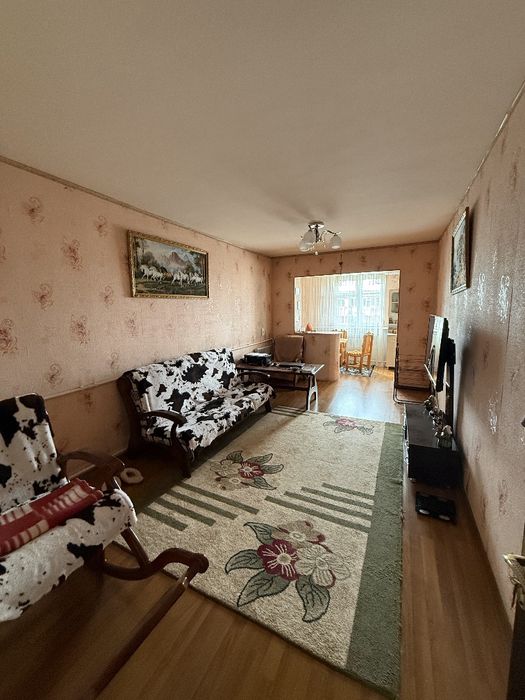 Продаётся 3х комнатная квартира переделанная в 4х комнатную!