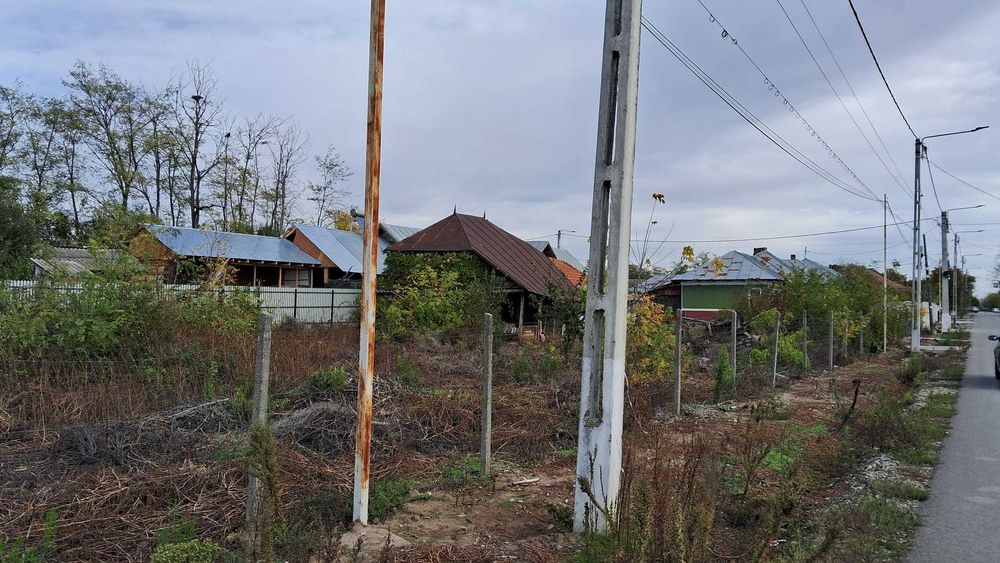 Vând două locuri de casă