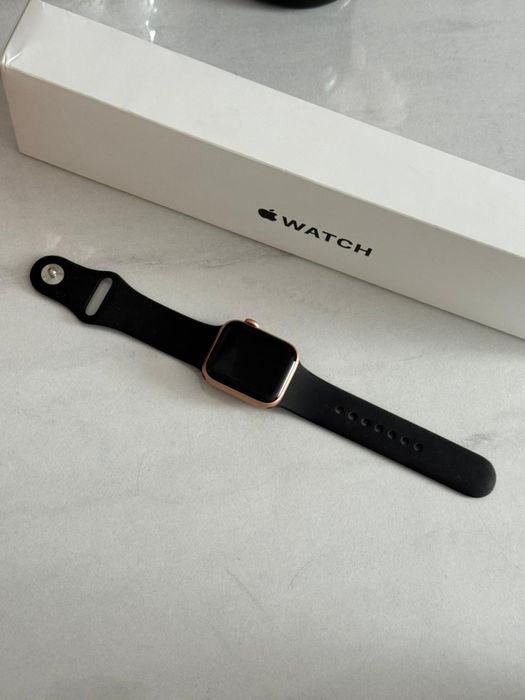 Продам смартчасы Apple watch SE