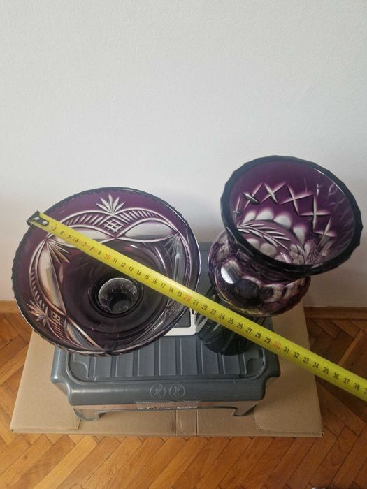 Лилави кристални вази