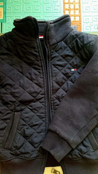 Куртка, ветровка.