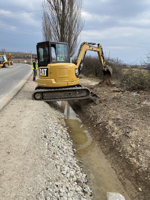 Excavator 5 tone de inchiriat cu PICON