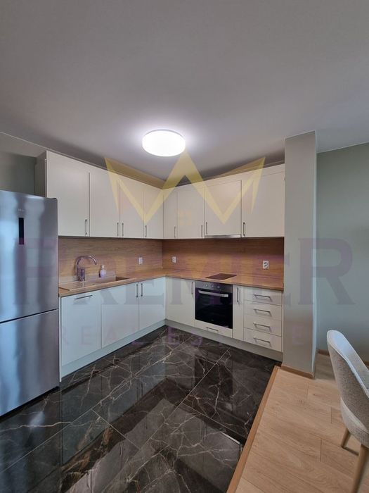 Дава се под наем Четиристаен апартамент в Варна, Бриз - 140 кв.м за 2000 € - Снимка #1