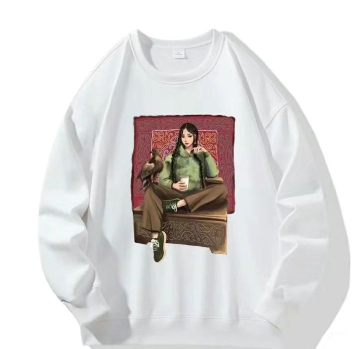 Свитшот с национальным орнаментом.