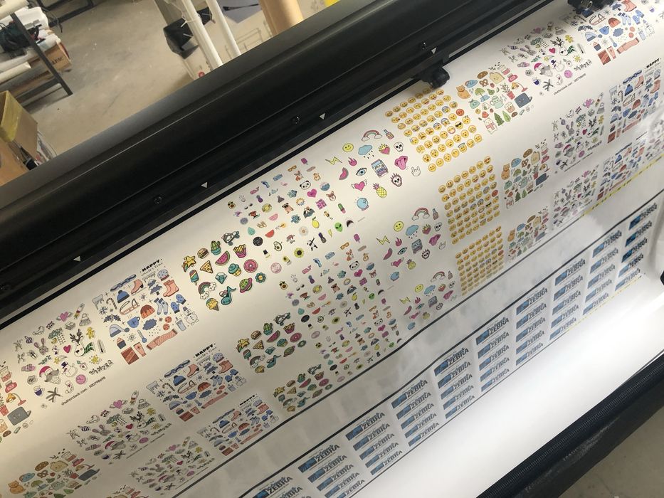 Stikere / Etichete autoadezive personalizate.