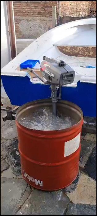 Продавам извънбордов мотор за лодка  Suzuki 2.2