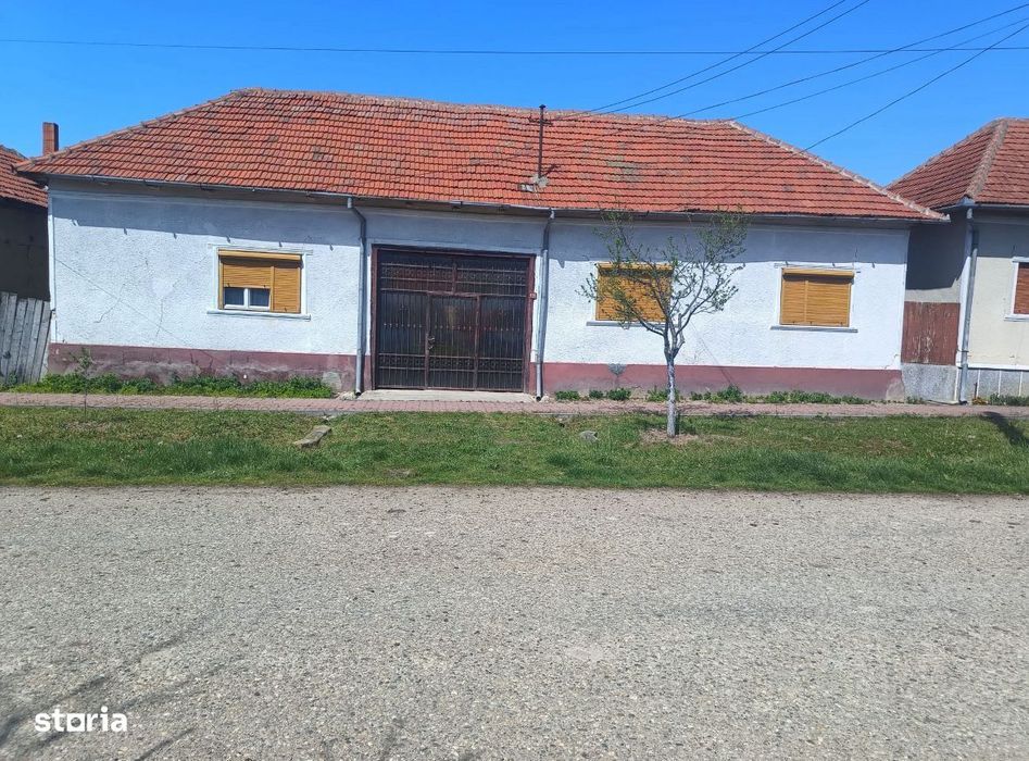 Casa taraneasca de vanzare in Prunișor