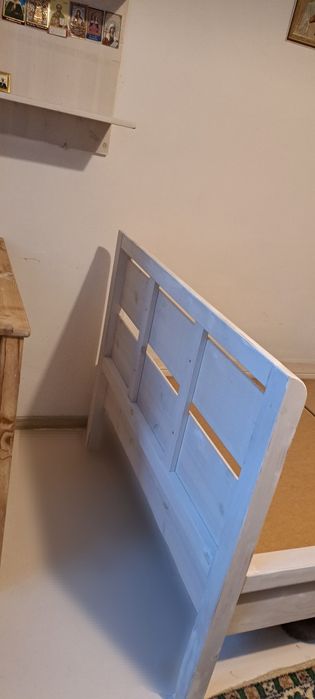 Деревянная белая кровать