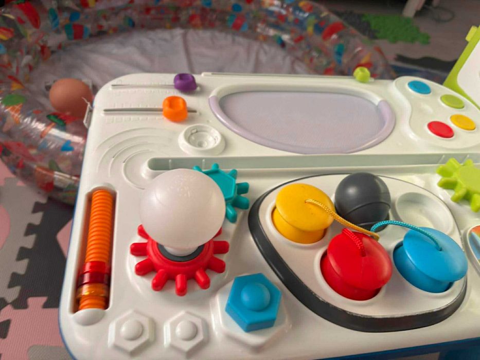 Centru activitati Baby Einstein Curiosity