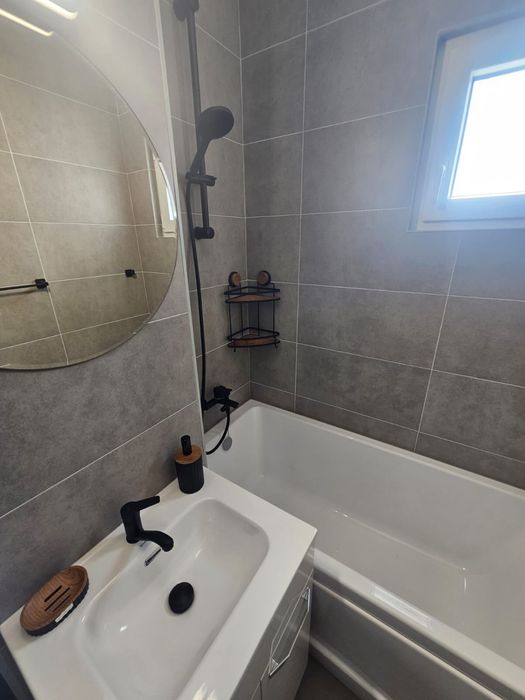 Inchiriez apartament 3 camere