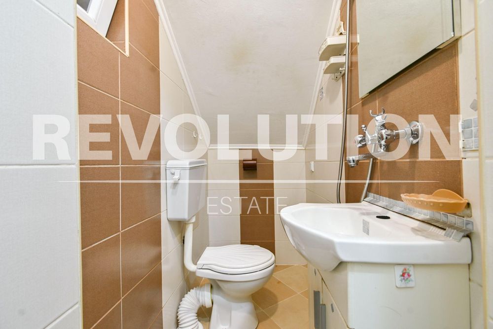 Етаж от къща в гр. Банкя.