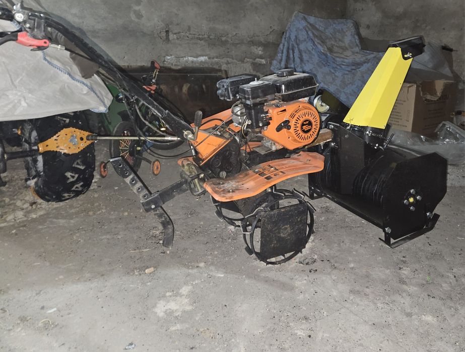 Мотоблок снегоуборщик