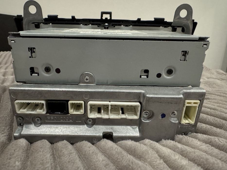 Радио за toyota avensis t27