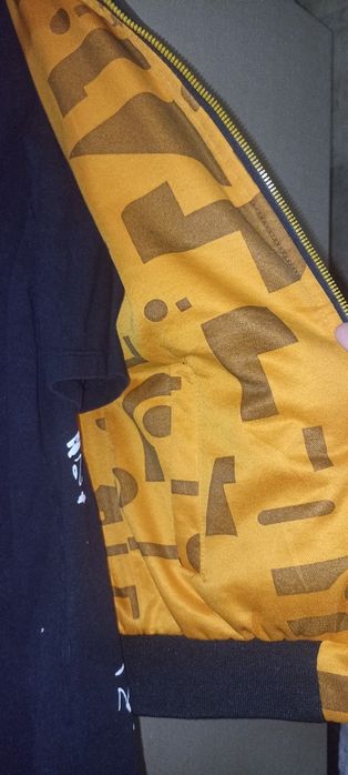 Куртка продается на подростка