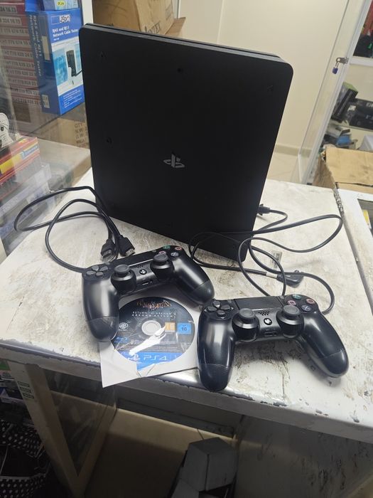 Продам игровую приставку Ps4