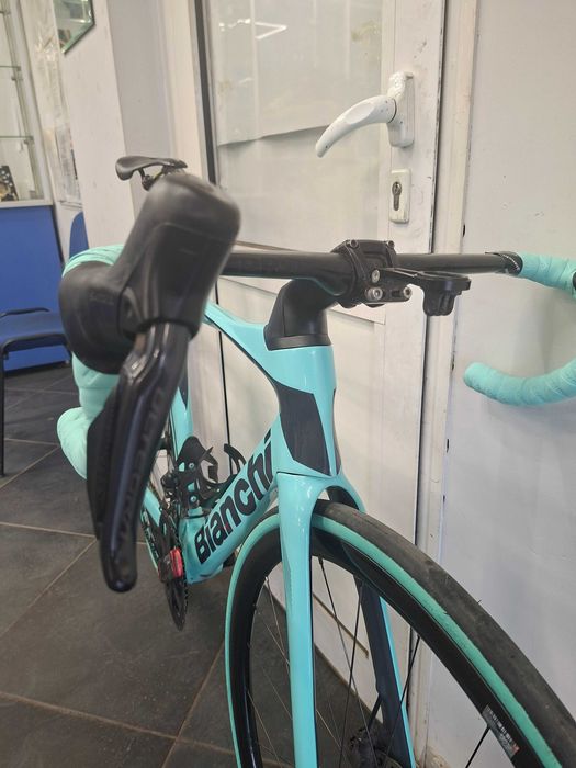 Шосеен карбонов велосипед Bianchi Oltre comp