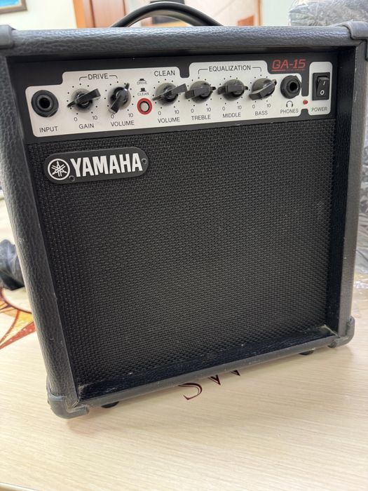 YAMAHA GA15 гитарный комбоусилитель