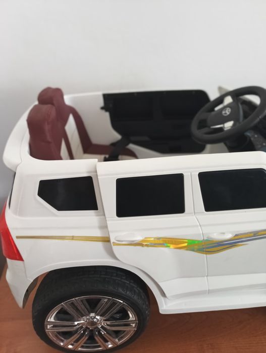 Машина с пультом управления