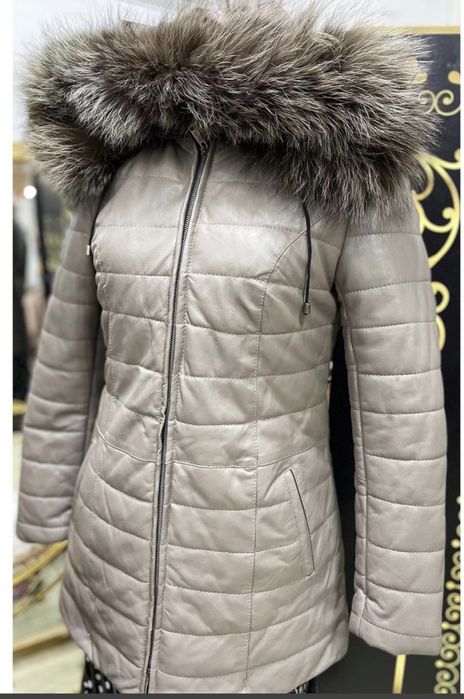 Geaca din piele accesorizata cu blana naturala