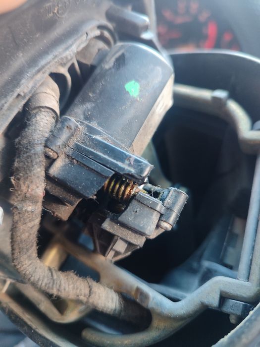 Продам левую зеркалу Мерседес 210