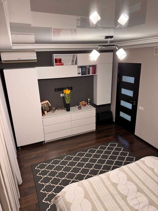 Дава се под наем Двустаен апартамент в София, Света Троица - 52 кв.м за 425 € - Снимка #1