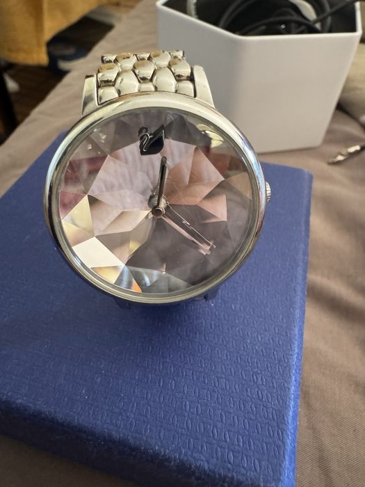 Часовник Swarovski