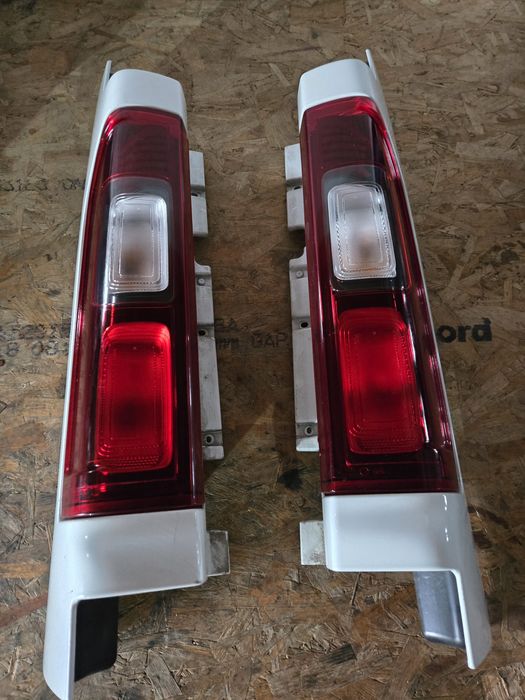 Lampa stop renault trafic an 2015 pret bucata