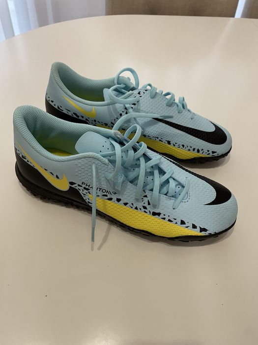 Nike Phantom teren sintetic