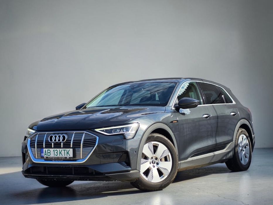 AUDI E-tron