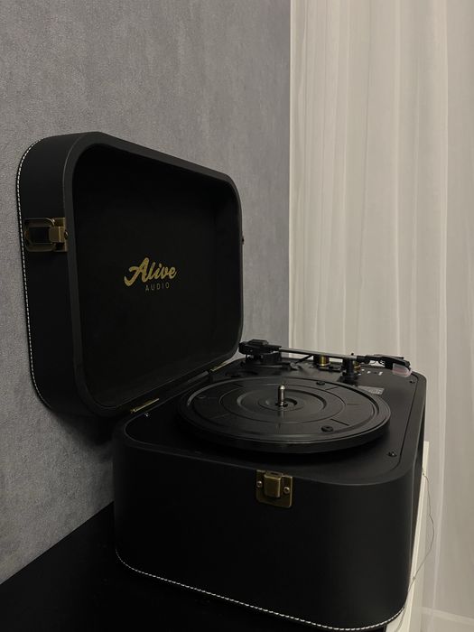 Виниловый проигрыватель ALIVE