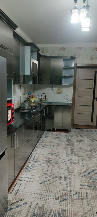Hovli sotiladi navoiy farxod safxozda, 5 sotix yevro remont uy
