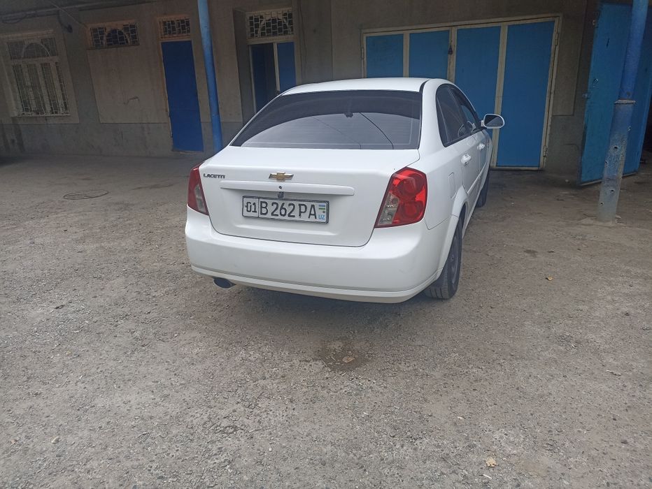 Lacetti 1.8 srochna sotiladi