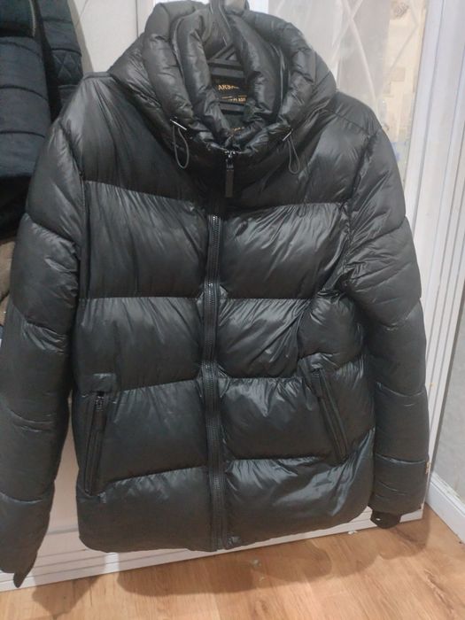 Продам зимние куртку