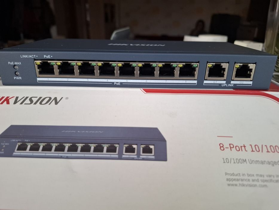 Switch Hickvision 8 porturi POE + 2 gigabit  uplink