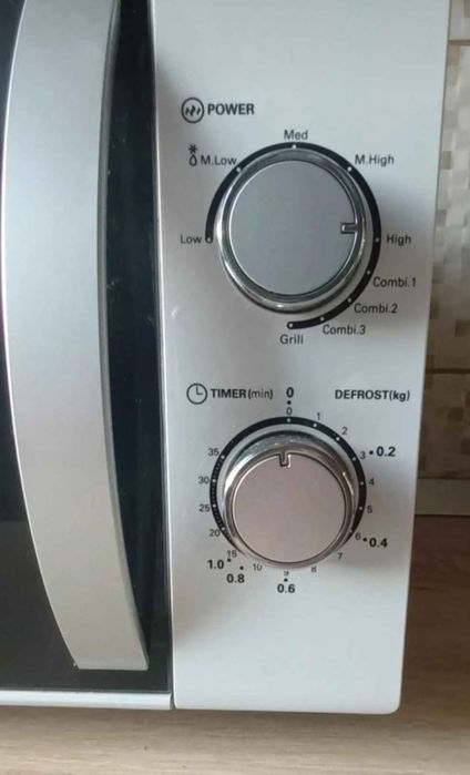 Cuptor microunde Myria, 700 W, 20l