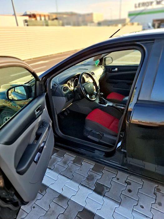 Vând Ford Focus Benzină