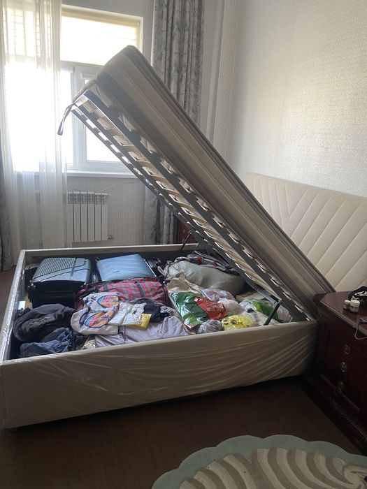 Спальный кровать