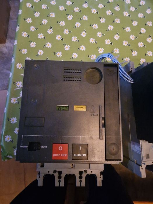 Schneider и Merlin Gerin Автоматични прекъсвачи и моторни механизми