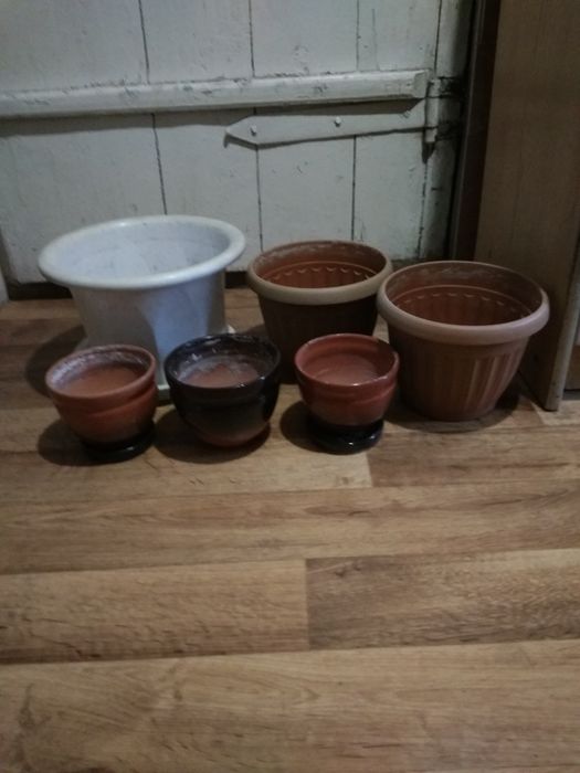 Продам горшки под цветы