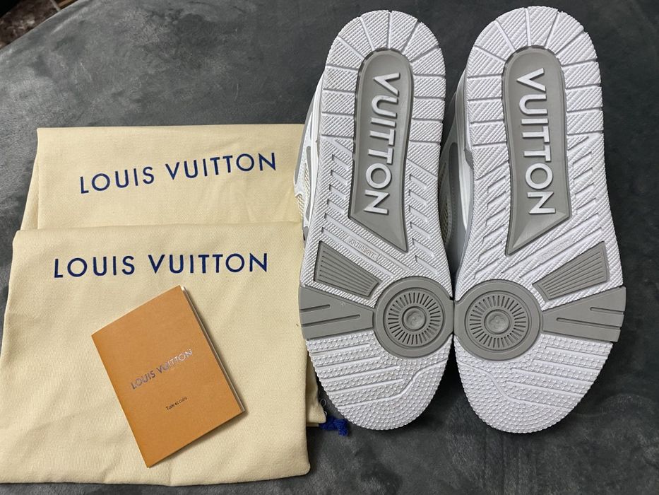 Vand adidasi noi de barbati Louis Vuitton