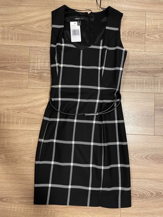 Rochie sarafan neagra in carouri Mango S