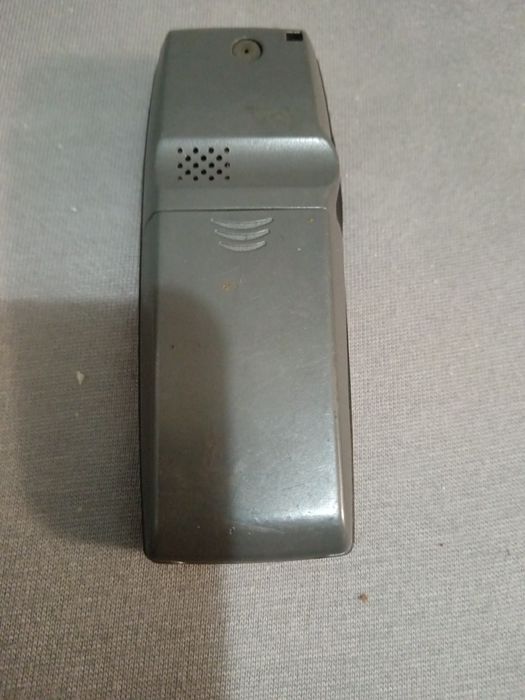 Продавам стари мобилни телефони