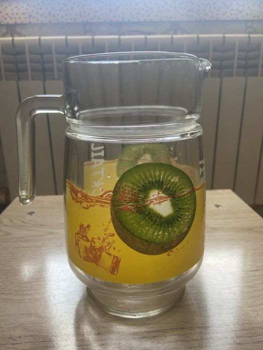 Посуда разная, лампочки led,рюкзак,магнитофон