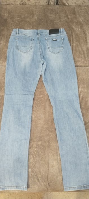 Женские джинсы р33
